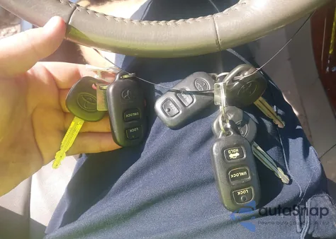 2006 Toyota Camry Le/Xle z USA, uszkodzony, nr VIN JTDBF30K060168496